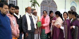 मलेठी स्थित वृद्धाश्रम की 5वीं वर्षगांठ पर सामाजिक क्षेत्र में कार्य करने वाले 45 वृद्धजनों को किया सम्मानित Malethi Old Age Home