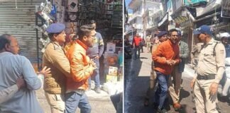 राज्यसभा सांसद महेंद्र भट्ट के पौड़ी आगमन पर कांग्रेसियों ने किया सड़क छाप मुद्दे पर विरोध