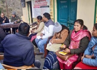 सरकार जनता के द्वार कार्यक्रम की हो रही है उपेक्षा, चौपाल से नदारद रहे विभिन्न विभागों के अधिकारी sarkar Janata Ke Dwar program is being neglected