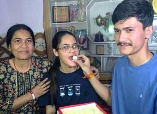 उत्तराखंड बोर्ड की टॉपर अनुष्का ने सरकारी विद्यालय से पढ़ाई कर जेईई मेंस में भी पाई सफलता