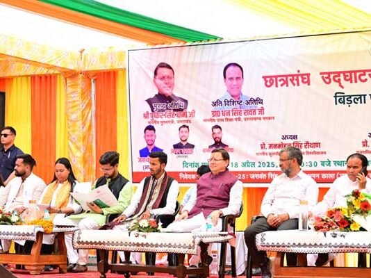 गढ़वाल विश्वविद्यालय छात्रसंघ समारोह में पहुंचे सीएम धामी, बोले 22 हजार से अधिक युवाओं को नौकरी देकर बेरोजगारी दर को कम किया