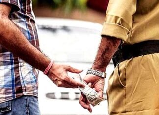 देहरादून में चौकी इंचार्ज 1 लाख की घूस लेते रंगे हाथ गिरफ्तार Inspector arrested red handed while taking bribe