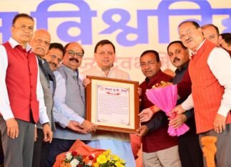 राज्य में समान नागरिक संहिता लागू करने पर बरेली के इन्वर्टिस विश्वविद्यालय ने मुख्यमंत्री को किया सम्मानित Invertis University honored CM dhami