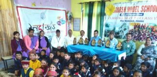उत्तराखंड सांस्कृतिक समिति ग्रेटर नोएडा के प्रतिनिधि मंडल ने पौड़ी पहुंचकर स्कूली बच्चों को भेंट किये ट्रैक सूट, बच्चों चेहरों पर खिली मुस्कान
