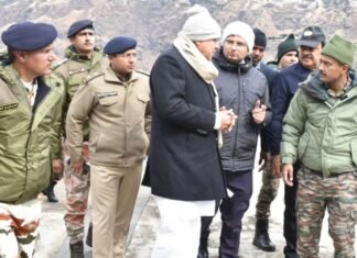 मुख्यमंत्री ने माणा स्थित हिमस्खलन घटना स्थल का किया हवाई निरीक्षण, ज्योर्तिमठ पहुंचकर सर्च एंड रेस्क्यू अभियान की जानकारी ली avalanche incident site in Mana