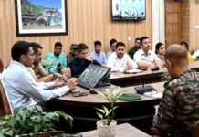 देश में उत्पन्न युद्व जैसी परिस्थितियों के मद्देनजर डीएम ने सिविल और मिलिट्री के आला अधिकारियों संग की अहम बैठक