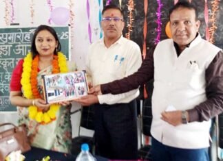 शिक्षिका की प्रतिनियुक्ति पर विद्यालय परिवार ने दी भावभीनी विदाई
