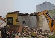 ग्रेटर नोएडा में 10 आवंटियों को 16 साल बाद मिला प्लॉट पर कब्जा