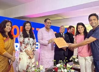रजिस्ट्री के लिए सोसाइटी में लगाया शिविर, मालिकाना हक पाकर आरजी लग्जरी के फ्लैट खरीदारों के खिले चेहरे RG Luxury flat buyers