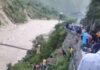 रूद्रप्रयाग में बड़ा हादसा, अलकनंदा नदी में गिरी यात्रियों से भरी बस, रेस्क्यू ऑपरेशन जारी bus fell into alaknanda river in rudraprayag