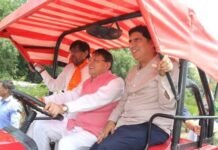 ट्रैक्टर की स्टेयरिंग पर सीएम धामी: जनता से जुड़कर ही होता है सच्चा नेतृत्व