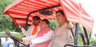 ट्रैक्टर की स्टेयरिंग पर सीएम धामी: जनता से जुड़कर ही होता है सच्चा नेतृत्व