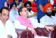 गुरु तेग बहादुर जी के 350वें बलिदान वर्ष को समर्पित नाट्य ‘हिन्द दी चादर’ कार्यक्रम में शामिल हुए सीएम धामी