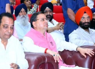 गुरु तेग बहादुर जी के 350वें बलिदान वर्ष को समर्पित नाट्य ‘हिन्द दी चादर’ कार्यक्रम में शामिल हुए सीएम धामी