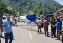 केदारनाथ जा रहे हेलीकॉप्टर की तकनीकी खराबी के कारण हुई इमरजेंसी लैंडिंग,पायलट की सूझबूझ से बचा बड़ा हादसा,सड़क पर खड़ी एक गाड़ी क्षतिग्रस्त