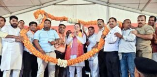 समान नागरिक संहिता कानून लागू करने पर विधान सभा मंगलोर में आयोजित की गई धन्यवाद रैली सीएम धामी खुद ट्रैक्टर चलाकर पहुंचे कार्यक्रम स्थल