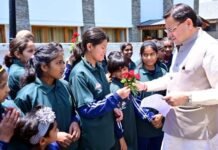 विश्व पर्यावरण दिवस के पर पर्यावरण के क्षेत्र में सर्वश्रेष्ठ कार्य करने वाले लोगों को सीएम धामी ने किया सम्मानित,स्कूली बच्चों को दिलाई प्लास्टिक मुक्त उत्तराखण्ड की शपथ