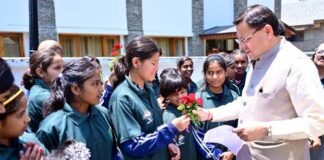 विश्व पर्यावरण दिवस के पर पर्यावरण के क्षेत्र में सर्वश्रेष्ठ कार्य करने वाले लोगों को सीएम धामी ने किया सम्मानित,स्कूली बच्चों को दिलाई प्लास्टिक मुक्त उत्तराखण्ड की शपथ
