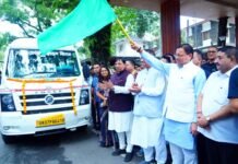 मुख्यमंत्री ने 20 नई वातानुकूलित यूटीसी मिनी (टैम्पो ट्रेवलर) का किया फ्लैग ऑफ UTC Mini Tempo Traveller
