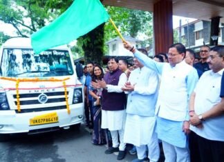 मुख्यमंत्री ने 20 नई वातानुकूलित यूटीसी मिनी (टैम्पो ट्रेवलर) का किया फ्लैग ऑफ UTC Mini Tempo Traveller