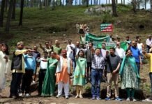 हरेला पर्व पर जनपद पौड़ी में 50,000 पौधों का रोपण, पर्यावरण संरक्षण का लिया संकल्प