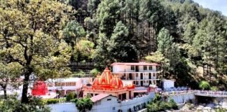 कैंचीधाम मंदिर ट्रस्ट द्वारा मुख्यमंत्री आपदा राहत कोष में दी गयी 2.5 करोड़ की धन राशि