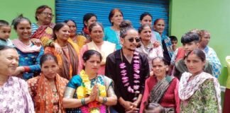 मशहूर ब्लॉगर पंकू पहाड़ी उतरे जिला पंचायत सदस्य गढ़कोट प्रत्याशी सविता देवी के प्रचार में