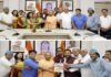 भारतीय पर्वतीय महासभा द्वारा सीएम योगी को भेंट किया गया देवभूमि लोकपर्व हरेला का प्रतीक पौधा