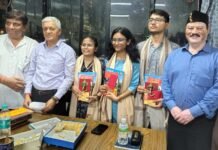 साहित्यिक संगोष्ठी में उत्तराखण्ड मूल के प्रतिभाशाली छात्रों को सीए की फाइनल परीक्षा पास करने पर किया सम्मानित