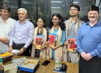 साहित्यिक संगोष्ठी में उत्तराखण्ड मूल के प्रतिभाशाली छात्रों को सीए की फाइनल परीक्षा पास करने पर किया सम्मानित