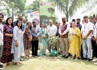 शारदा विश्वविद्यालय में कार्यक्रम का आयोजन