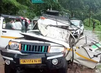 कोटद्वार में बड़ा हादसा: सिद्धबली मंदिर के पास बोलेरो वाहन पर गिरा बोल्डर, दो लोगों की दर्दनाक मौत, पांच घायल