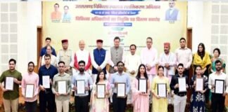 मुख्यमंत्री पुष्कर सिंह धामी ने 220 चिकित्सा अधिकारियों को सौंपे नियुक्ति पत्र CM DHAMI handed over appointment letters to medical officers