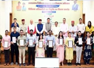 मुख्यमंत्री पुष्कर सिंह धामी ने 220 चिकित्सा अधिकारियों को सौंपे नियुक्ति पत्र CM DHAMI handed over appointment letters to medical officers