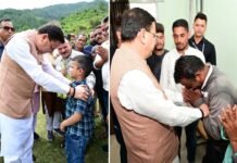 आपदा प्रभावित लोगों को देख सीएम धामी ने रुकवाया काफिला, प्रोटोकॉल तोड़ जनता के बीच पहुंचे, सुनी समस्याएं, हर संभव सहायता का दिया आश्वासन