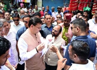 थराली में आपदा प्रभावित क्षेत्रों का मुख्यमंत्री ने किया स्थलीय निरीक्षण, प्रभावित परिवारों को दिए 5-5 लाख तत्कालिक सहायता राशि के चेक disaster affected area in Tharali