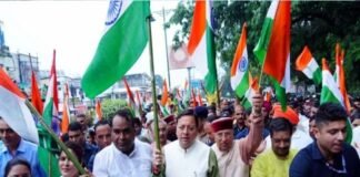 सीएम धामी ने जनप्रतिनिधियों, हजारों की संख्या में युवाओं, महिलाओं एवं बच्चों के साथ तिरंगा यात्रा का किया नेतृत्व