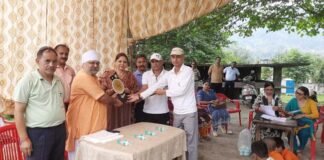 श्रीनगर में आयोजित संकुल स्तरीय शरद-शीतकालीन खेलकूद प्रतियोगिता संपन्न, 50 और 100 मीटर दौड़ में अनमोल और यशस्वनी ने मारी बाजी Cluster level autumn-winter sports competition held in Srinagar