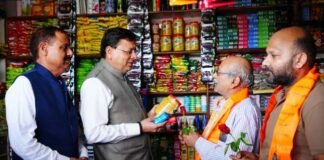 “स्वदेशी अपनाओ” अभियान के तहत मुख्यमंत्री पहुंचे कुँआवाला बाजार