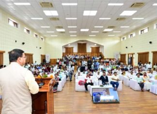 उत्तराखंड में सभी जनपदों में खोले जाएंगे वृद्ध आश्रम: सीएम धामी