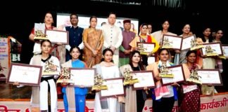 हेमा करासी समेत इन 13 महिलाओं को मिला तीलू रौतेली सम्मान और 33 आंगनवाड़ी कार्यकत्रियां उत्कृष्ट सेवा कार्य के लिए सम्मानित