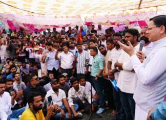 UKSSSC पेपर लीक मामला, सीएम धामी ने धरनास्थल पर पहुंचकर की CBI जांच की संस्तुति, छात्रों पर दर्ज मुकदमे होंगे वापस UKSSSC paper leak case