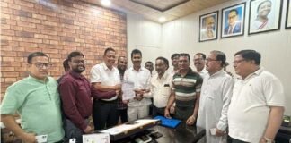 राजधानी देहरादून की सड़कों की बदहाल स्थिति को लेकर सौंपा ज्ञापन, टाइलों से हुई पैचिंग पर उठाये सवाल