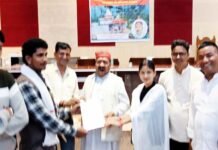 भालू के आतंक से भयभीत मनियारस्यूं पट्टी के ग्रामीणों ने क्षेत्रीय विधायक को सौंपा ज्ञापन