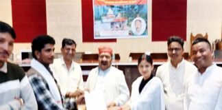 भालू के आतंक से भयभीत मनियारस्यूं पट्टी के ग्रामीणों ने क्षेत्रीय विधायक को सौंपा ज्ञापन