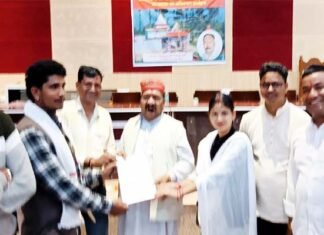 भालू के आतंक से भयभीत मनियारस्यूं पट्टी के ग्रामीणों ने क्षेत्रीय विधायक को सौंपा ज्ञापन