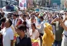 प्रधानाचार्य सीधी भर्ती निरस्त करने, पदोन्नति, स्थानांतरण सहित विभिन्न मांगों को लेकर शिक्षकों ने श्रीनगर में निकाली आक्रोश रैली