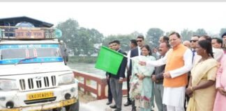 मुख्यमंत्री ने 6 मोबाइल टॉयलेट वैनों को दिखाई हरी झंडी chief-minister-flagged-off-6-mobile-toilet-vans