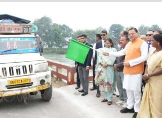 मुख्यमंत्री ने 6 मोबाइल टॉयलेट वैनों को दिखाई हरी झंडी chief-minister-flagged-off-6-mobile-toilet-vans