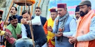 मुख्यमंत्री धामी ने लाखामंडल स्थित शिव मंदिर में की पूजा-अर्चना, 16 सूत्रीय मांग पत्र प्राप्त कर सकारात्मक कार्रवाई का दिया आश्वासन